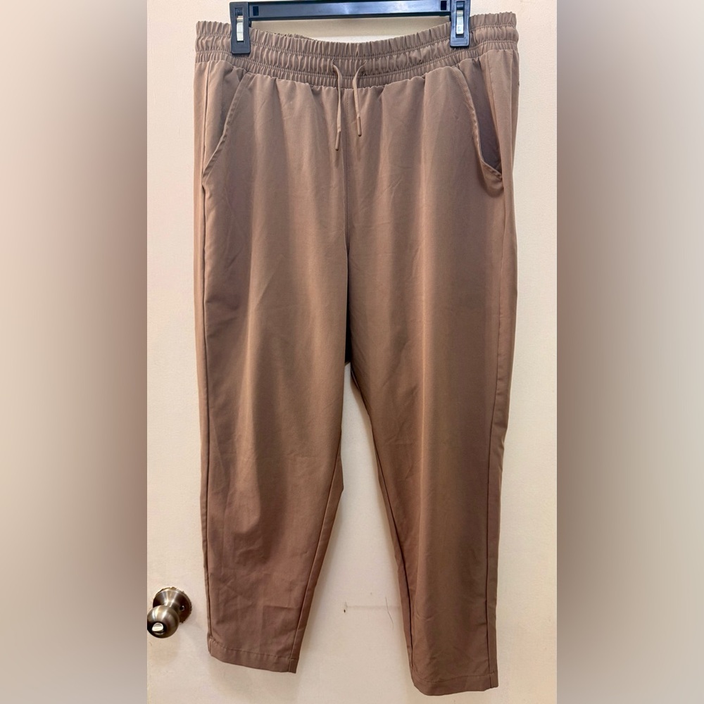All in motion polyester/spandex joggers